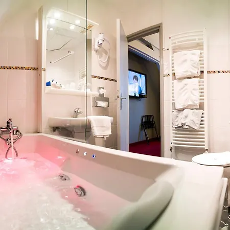 Room In Guest Room - Millesime Room With Bathtub - 1 * Seclin